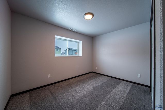 619 BULL RUN DR, Box Elder, SD 57719