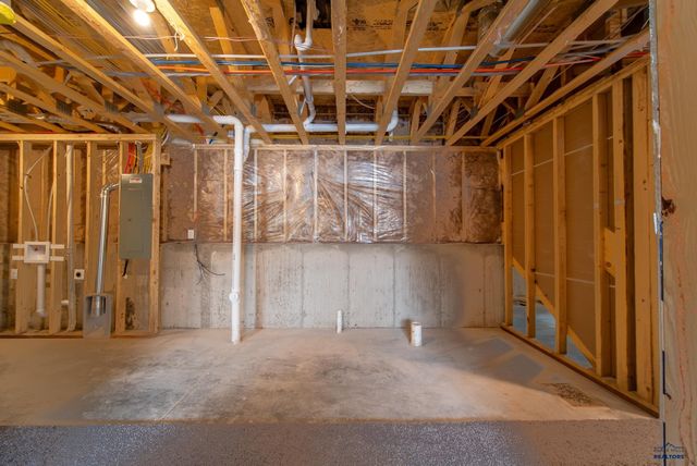 619 BULL RUN DR, Box Elder, SD 57719