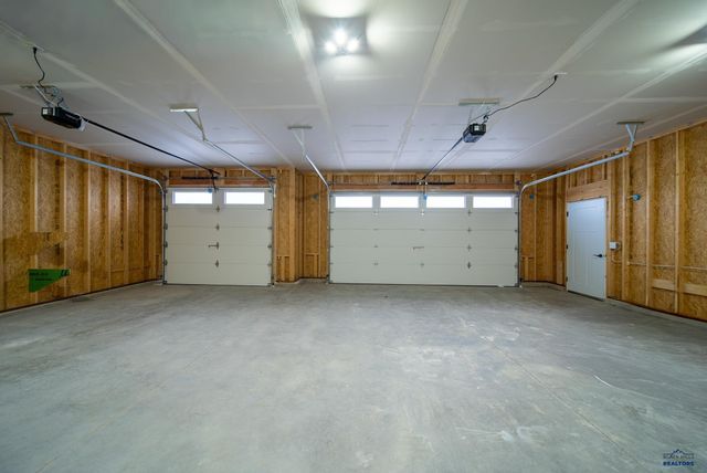 619 BULL RUN DR, Box Elder, SD 57719