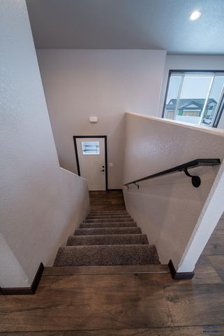 619 BULL RUN DR, Box Elder, SD 57719