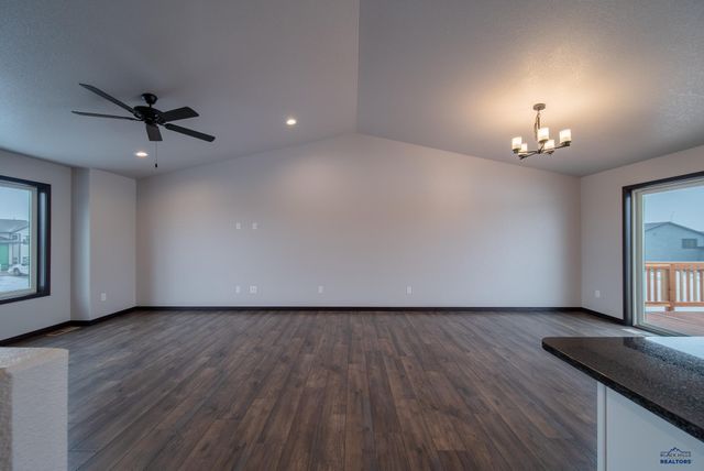 619 BULL RUN DR, Box Elder, SD 57719