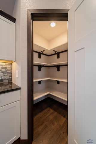 619 BULL RUN DR, Box Elder, SD 57719