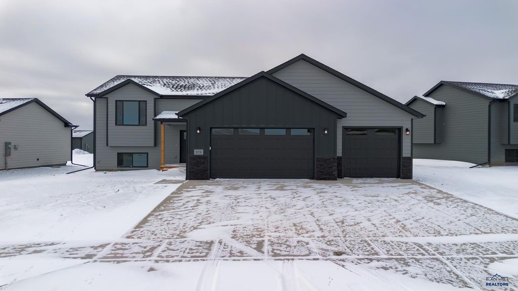 619 BULL RUN DR, Box Elder, SD 57719