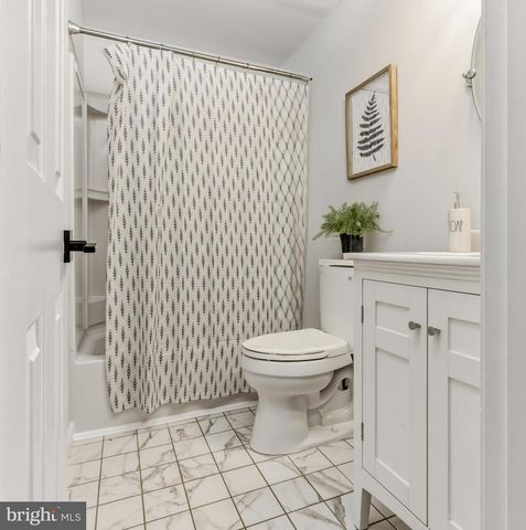 706 HICKORY CT, Monroeville, NJ 08343