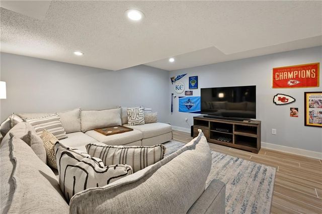 18870 W 116th Street, Olathe, KS 66061