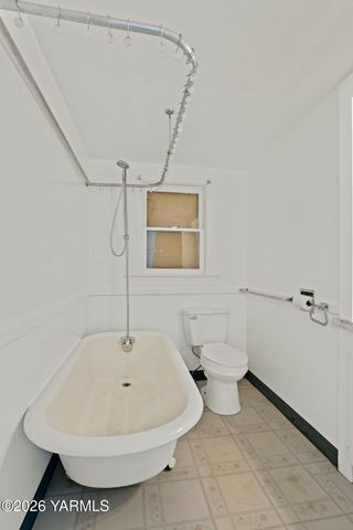 813 N 2nd St, Yakima, WA 98901