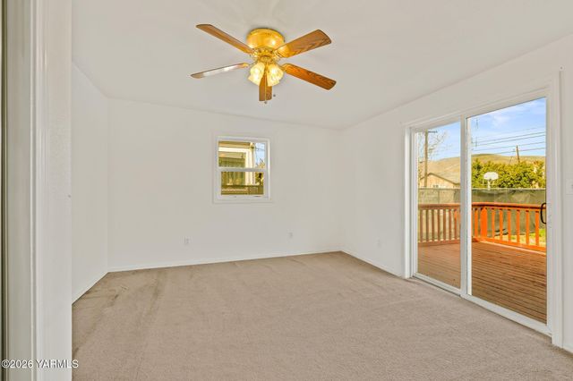 813 N 2nd St, Yakima, WA 98901