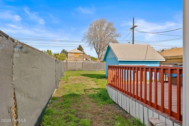 813 N 2nd St, Yakima, WA 98901