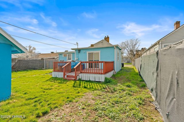 813 N 2nd St, Yakima, WA 98901