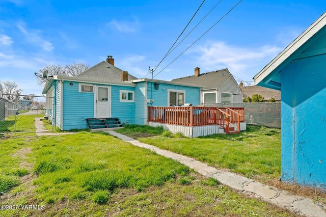 813 N 2nd St, Yakima, WA 98901