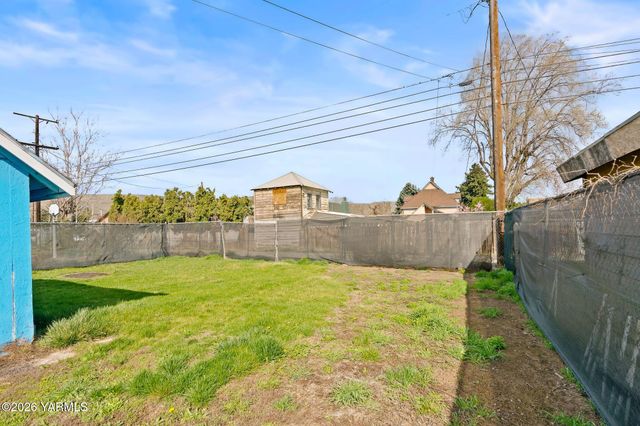 813 N 2nd St, Yakima, WA 98901