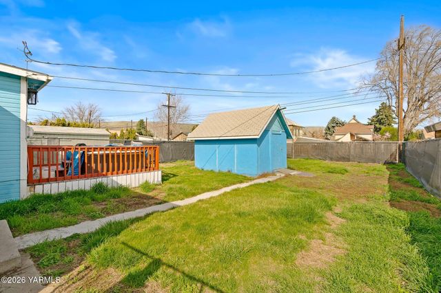 813 N 2nd St, Yakima, WA 98901