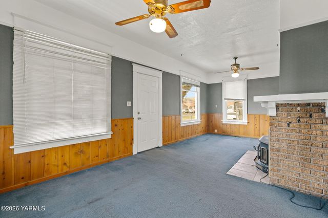 813 N 2nd St, Yakima, WA 98901