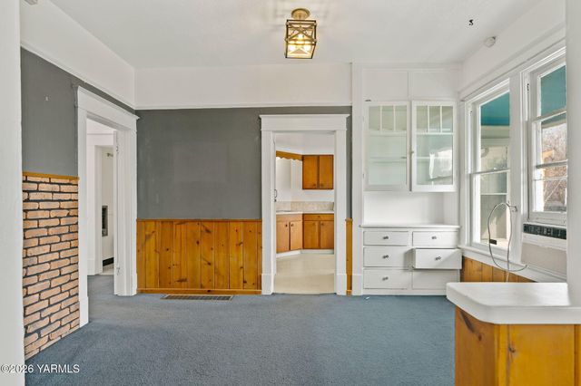 813 N 2nd St, Yakima, WA 98901