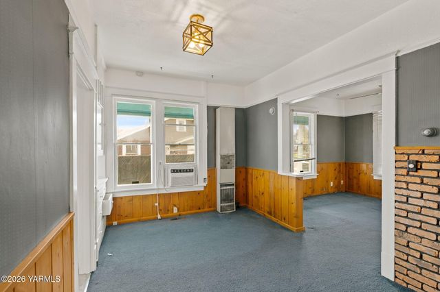 813 N 2nd St, Yakima, WA 98901