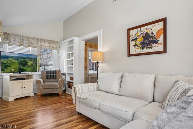 25 Bowers Rd, Caldwell Boro Twp., NJ 07006