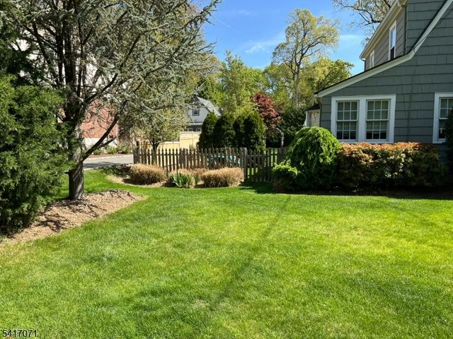 25 Bowers Rd, Caldwell Boro Twp., NJ 07006