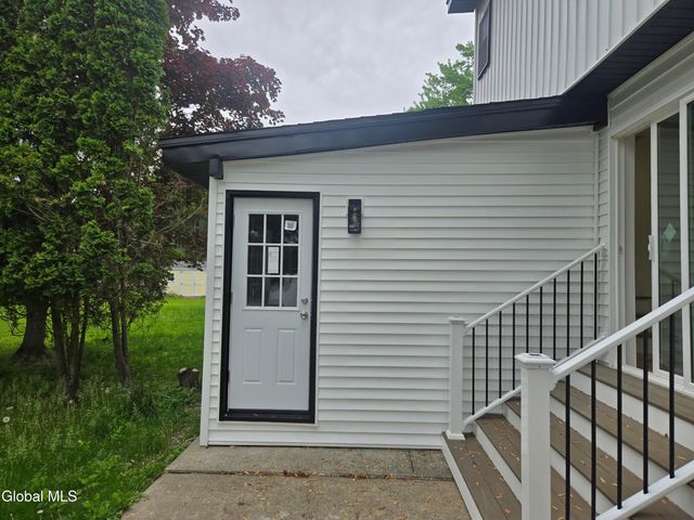 9 Alva Drive, Colonie, NY 12110