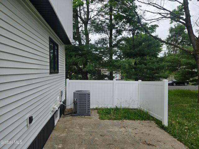 9 Alva Drive, Colonie, NY 12110