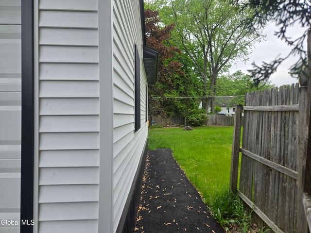9 Alva Drive, Colonie, NY 12110