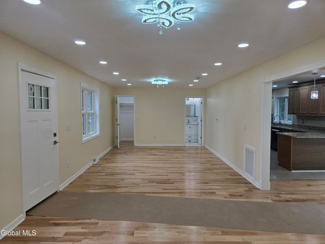 9 Alva Drive, Colonie, NY 12110