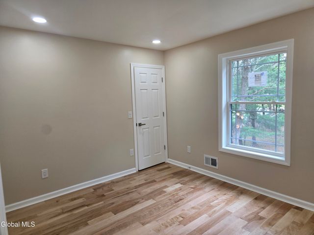 9 Alva Drive, Colonie, NY 12110