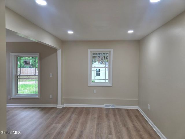 9 Alva Drive, Colonie, NY 12110