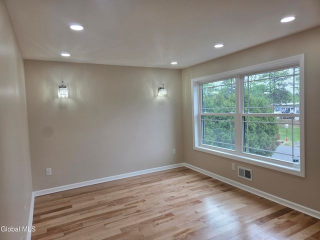 9 Alva Drive, Colonie, NY 12110