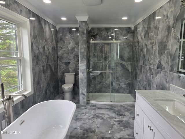 9 Alva Drive, Colonie, NY 12110