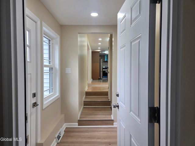 9 Alva Drive, Colonie, NY 12110