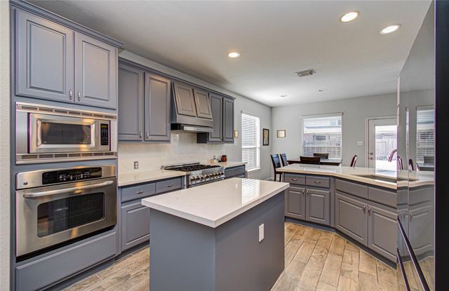 105 Hawke Bay Lane, Friendswood, TX 77546