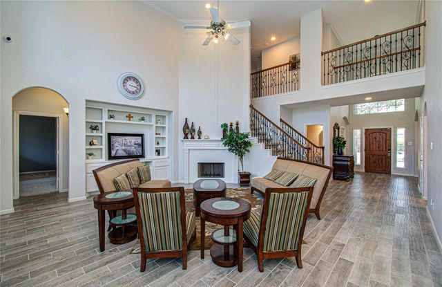 105 Hawke Bay Lane, Friendswood, TX 77546