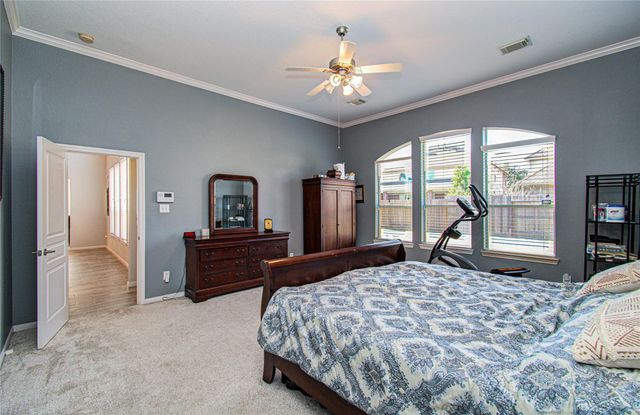 105 Hawke Bay Lane, Friendswood, TX 77546