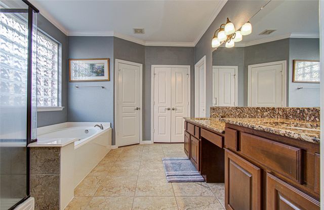 105 Hawke Bay Lane, Friendswood, TX 77546