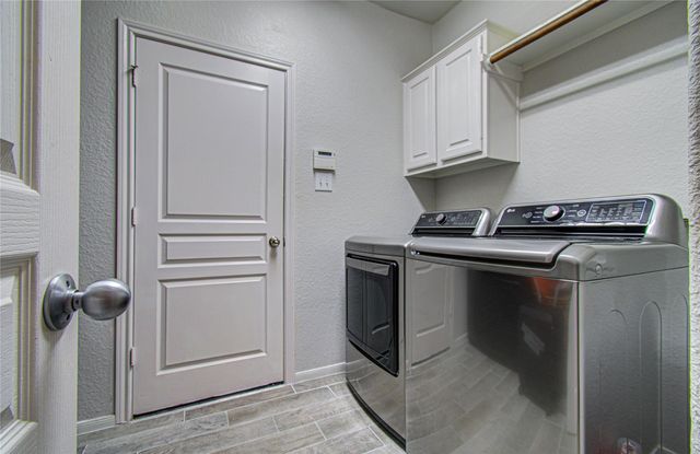 105 Hawke Bay Lane, Friendswood, TX 77546