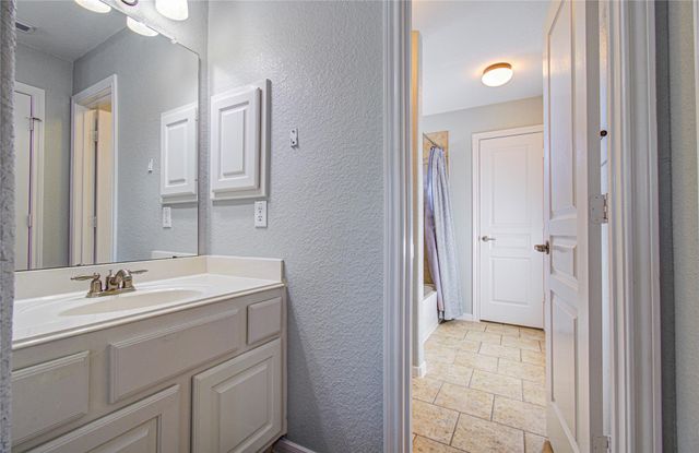 105 Hawke Bay Lane, Friendswood, TX 77546