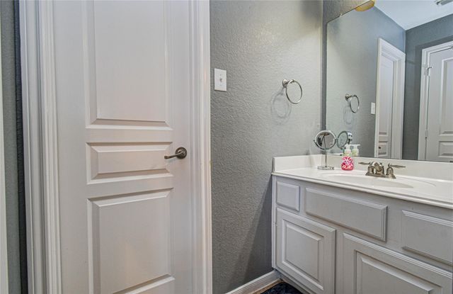 105 Hawke Bay Lane, Friendswood, TX 77546