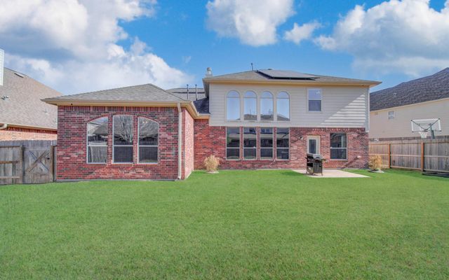 105 Hawke Bay Lane, Friendswood, TX 77546