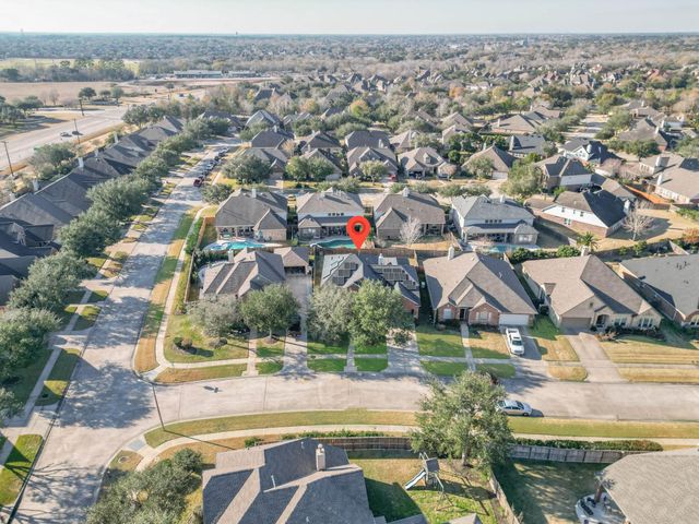 105 Hawke Bay Lane, Friendswood, TX 77546