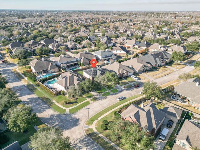 105 Hawke Bay Lane, Friendswood, TX 77546