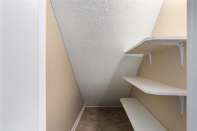 6625 N Cosby Avenue, Kansas City, MO 64151