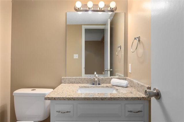 6625 N Cosby Avenue, Kansas City, MO 64151