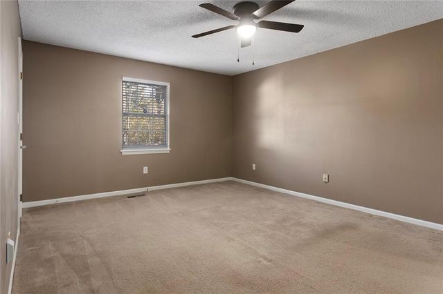 6625 N Cosby Avenue, Kansas City, MO 64151