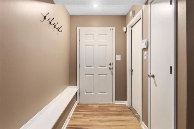 6625 N Cosby Avenue, Kansas City, MO 64151