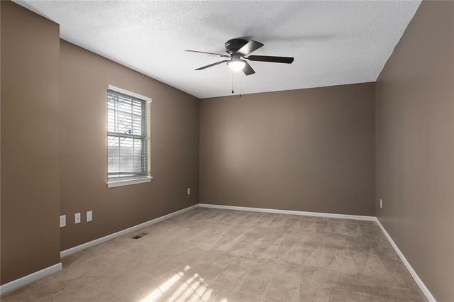 6625 N Cosby Avenue, Kansas City, MO 64151