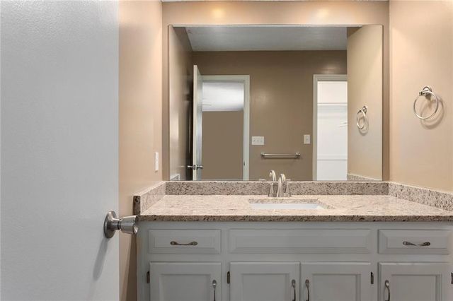 6625 N Cosby Avenue, Kansas City, MO 64151