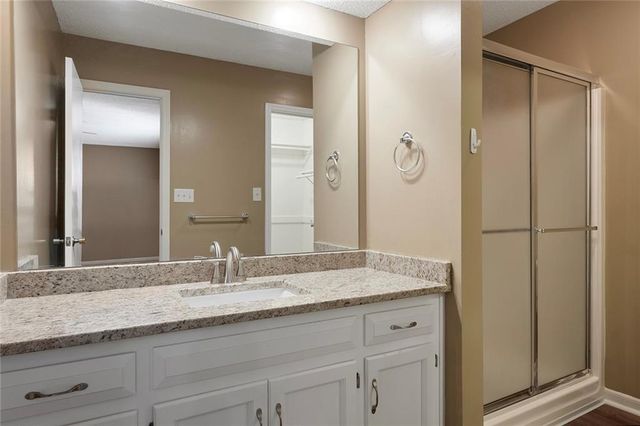 6625 N Cosby Avenue, Kansas City, MO 64151