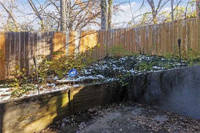 6625 N Cosby Avenue, Kansas City, MO 64151