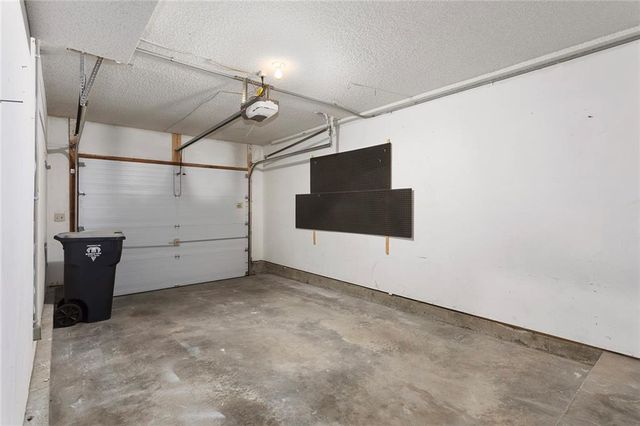 6625 N Cosby Avenue, Kansas City, MO 64151