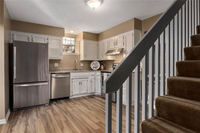 6625 N Cosby Avenue, Kansas City, MO 64151